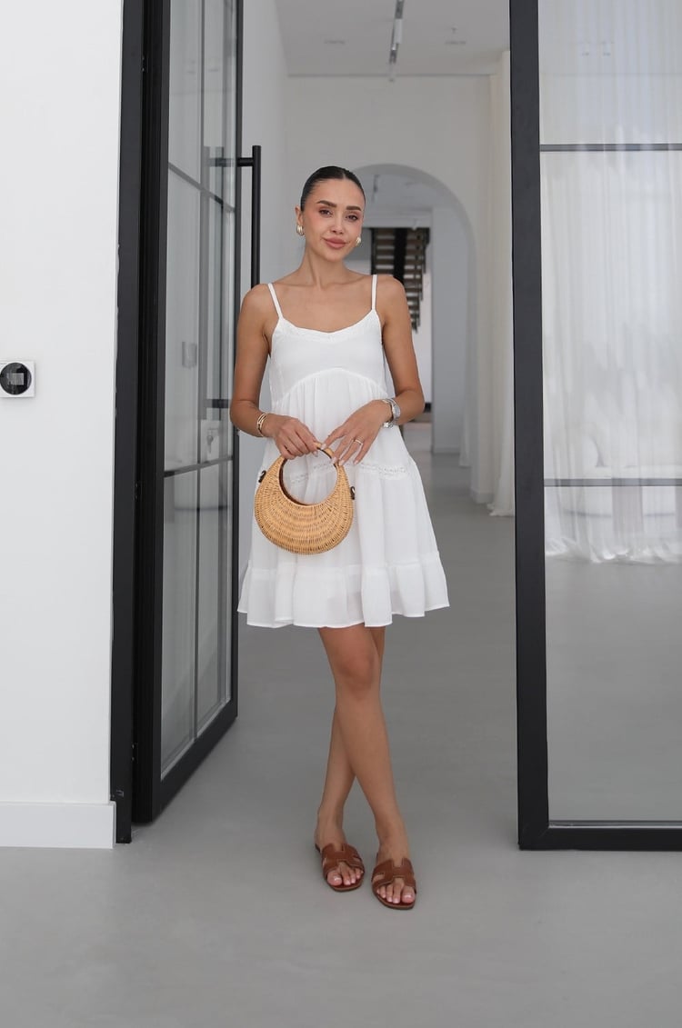 Beyaz Beli Dantel Detaylı Askılı Elbise
