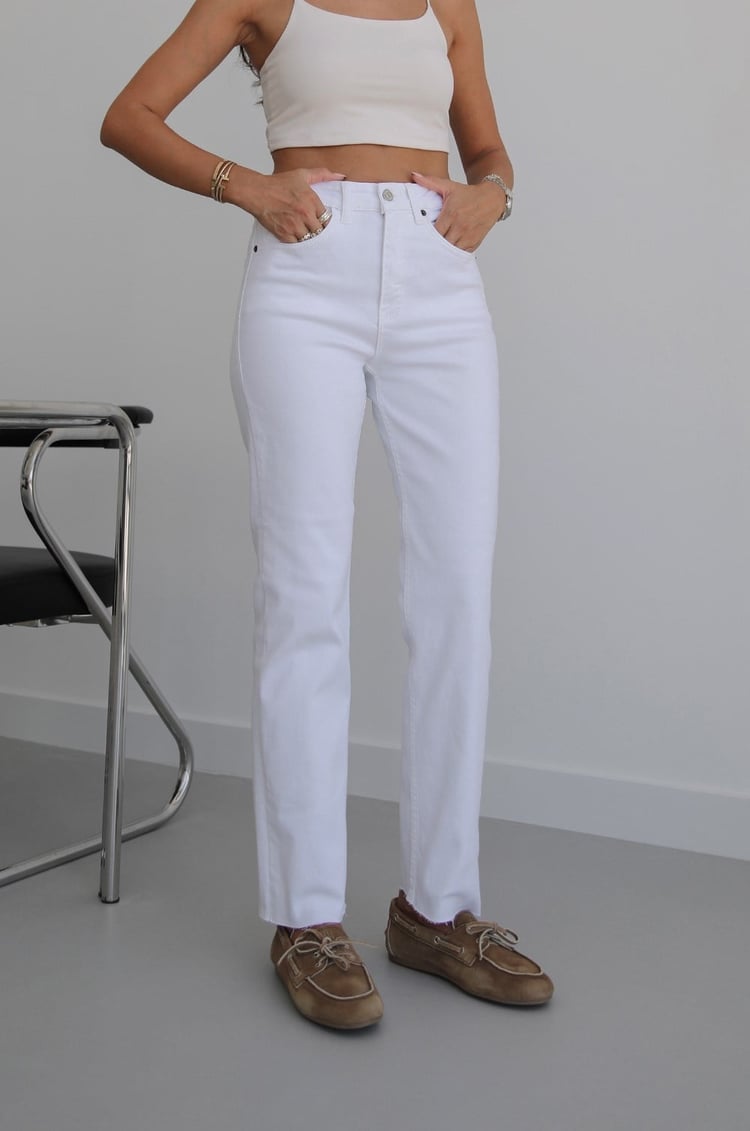 Beyaz Boy Fit Kesik Paça Jean
