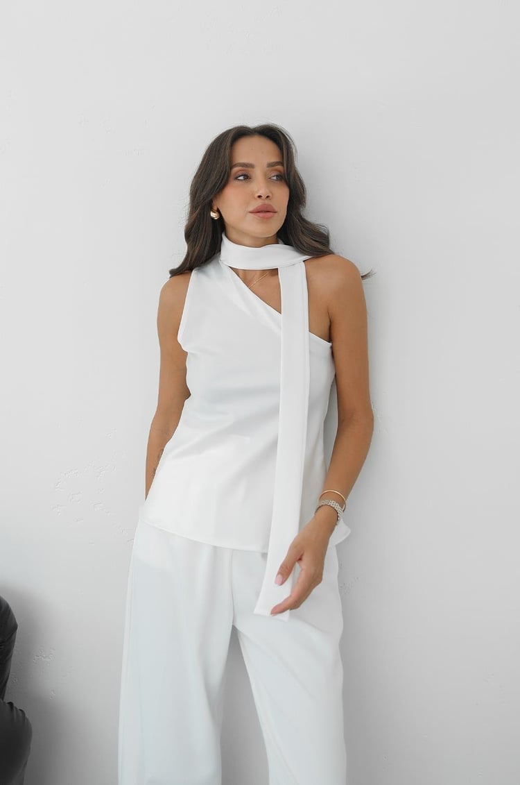 Beyaz Boyun Şal Detaylı Bluz