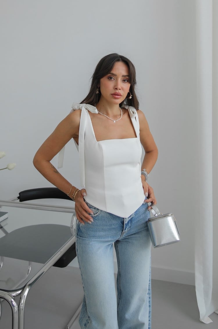 Beyaz Dikiş Detaylı Bağlamalı Bluz