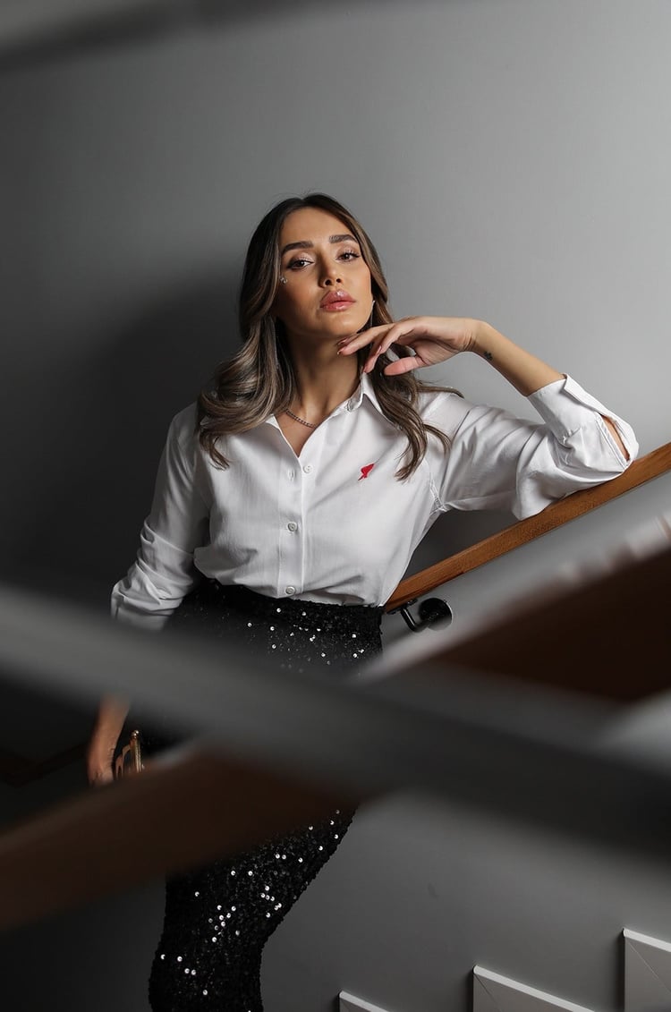 Beyaz Kalp Nakış Detaylı Gömlek