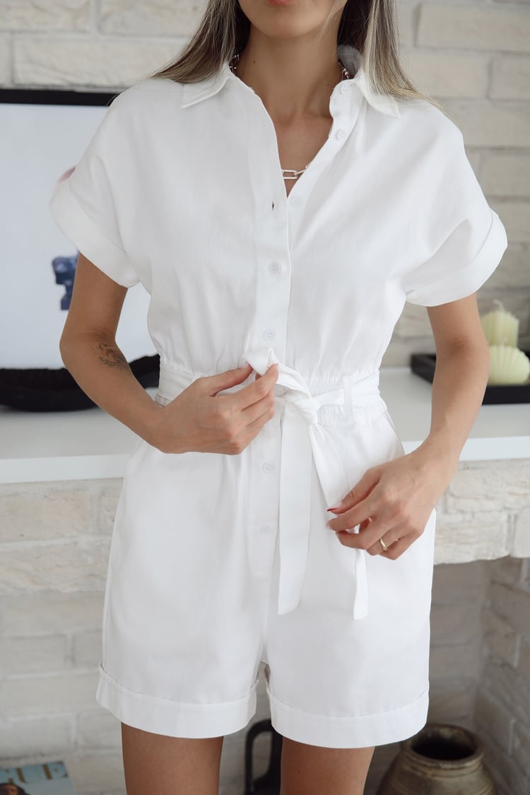 Beyaz Kemerli Şort Tulum