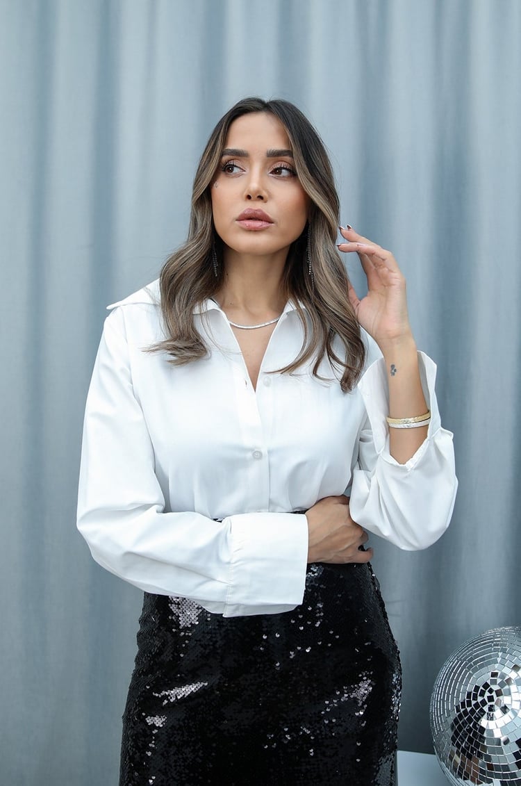 Beyaz Manşetleri Çift Düğmeli Basic Gömlek