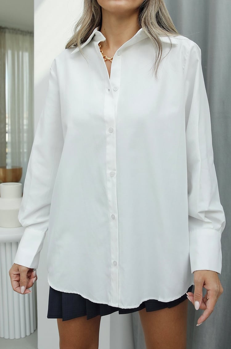 Beyaz Manşetleri Çift Düğmeli Basic Gömlek