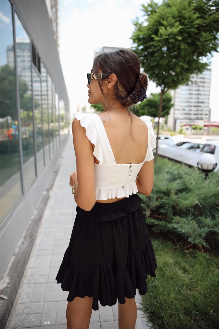 Beyaz Sırtı Fermuarlı Crop Bluz