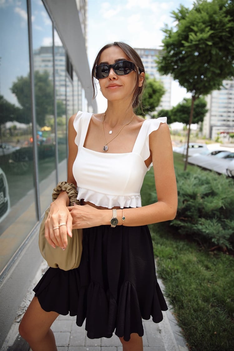Beyaz Sırtı Fermuarlı Crop Bluz