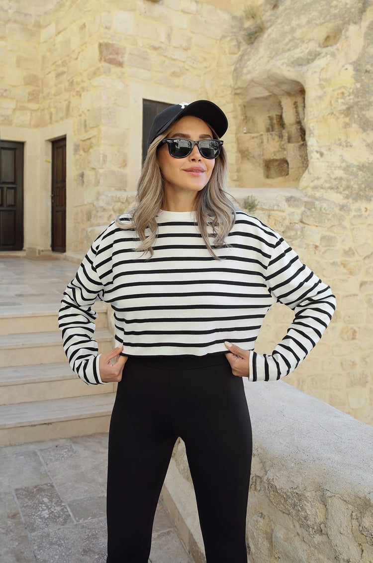Beyaz Siyah Çizgili Basic Sweatshirt
