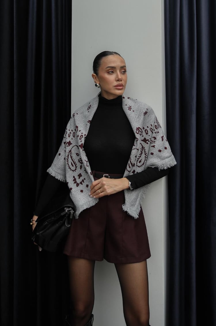 Bordo Dikiş Detaylı Kemerli Şort