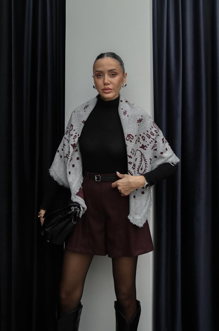 Bordo Dikiş Detaylı Kemerli Şort