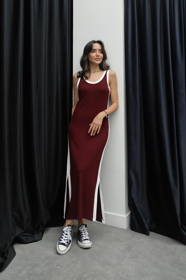 Bordo Ekru Biyeli Yırtmaçlı Elbise