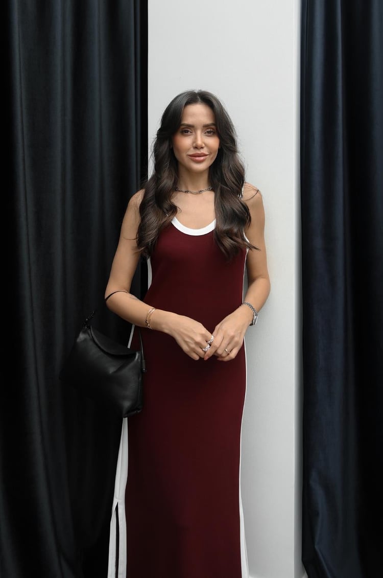 Bordo Ekru Biyeli Yırtmaçlı Elbise
