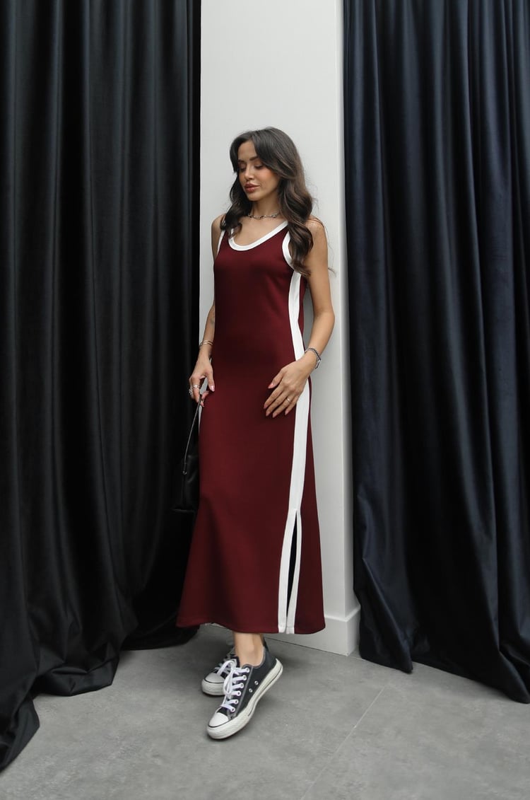 Bordo Ekru Biyeli Yırtmaçlı Elbise