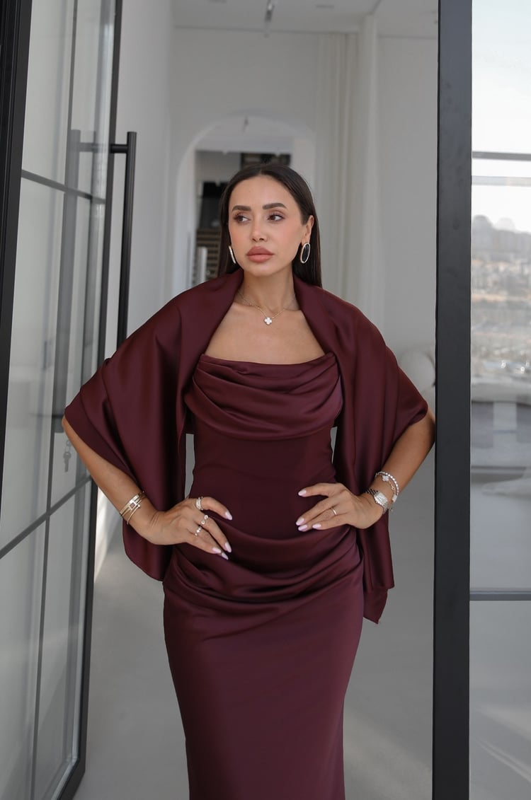 Bordo Fularlı Straplez Saten Elbise