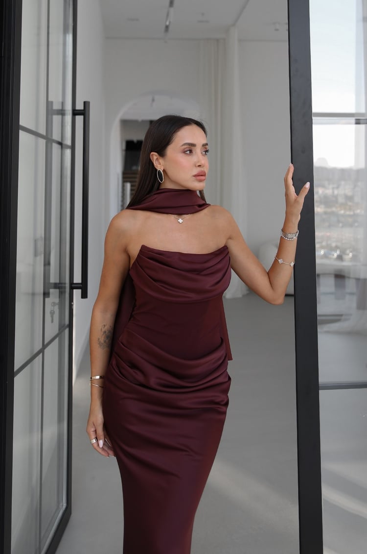 Bordo Fularlı Straplez Saten Elbise