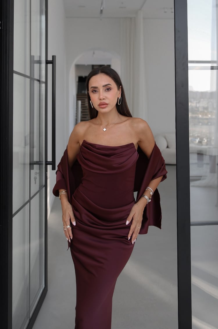 Bordo Fularlı Straplez Saten Elbise