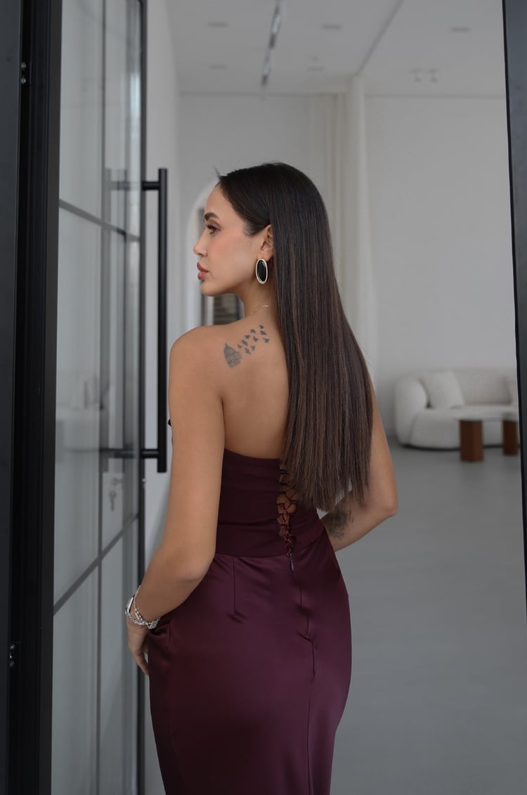 Bordo Fularlı Straplez Saten Elbise