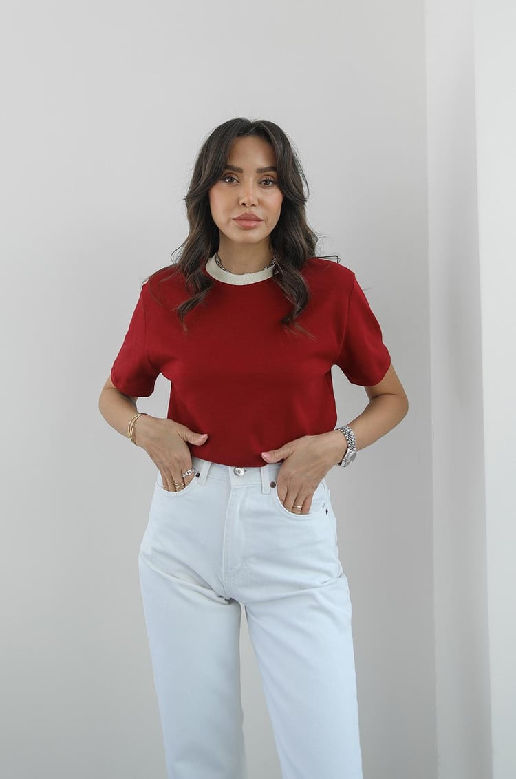 Bordo Yakası Biyeli Pamuklu Tişört