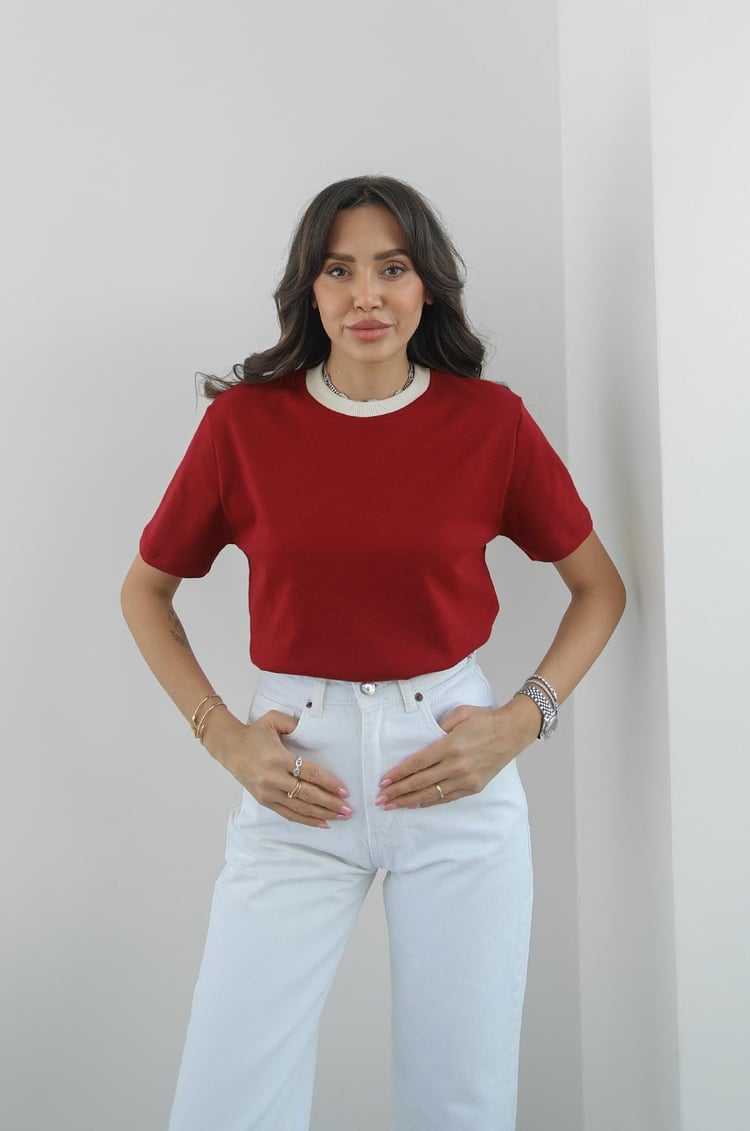 Bordo Yakası Biyeli Pamuklu Tişört