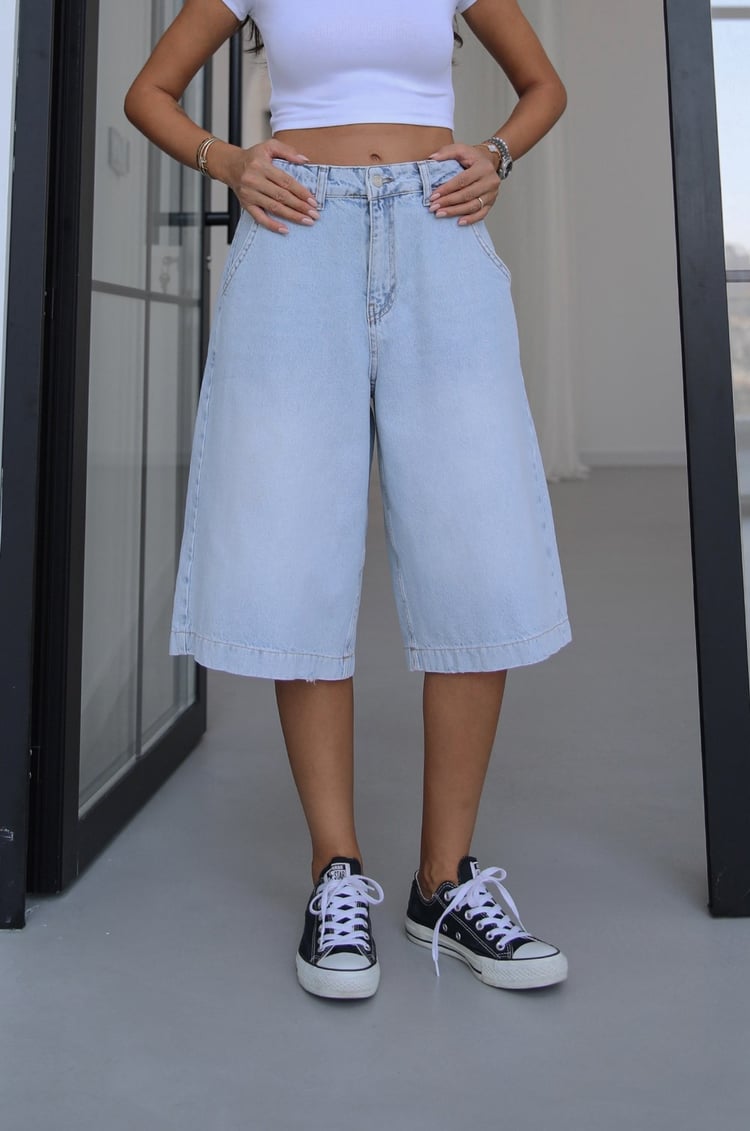 Buz Mavisi Yanları Cepli Kapri Denim Şort