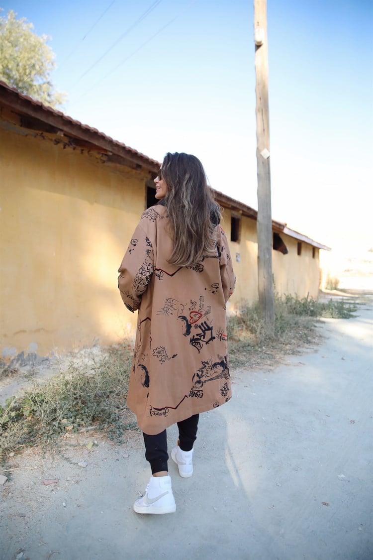 Camel Yazılı Trençkot
