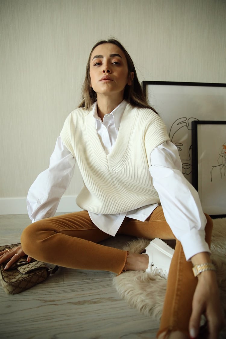 Ekru  V Yaka Süveter