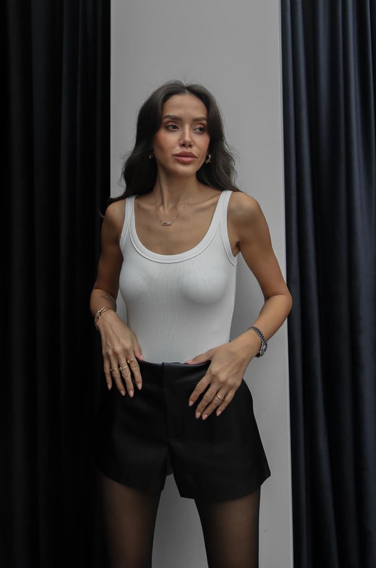 Ekru Askılı Çıtçıtçı Bodysuit