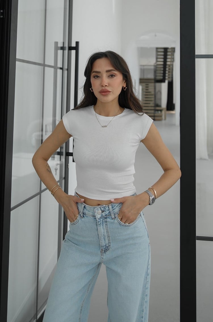 Ekru Cap Sleeve Crop Top