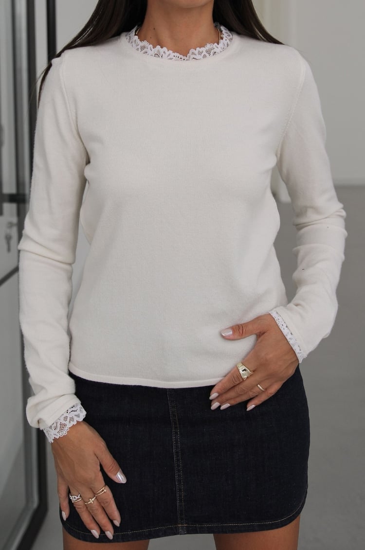 Ekru Dantelli Long Sleeve Triko Bluz