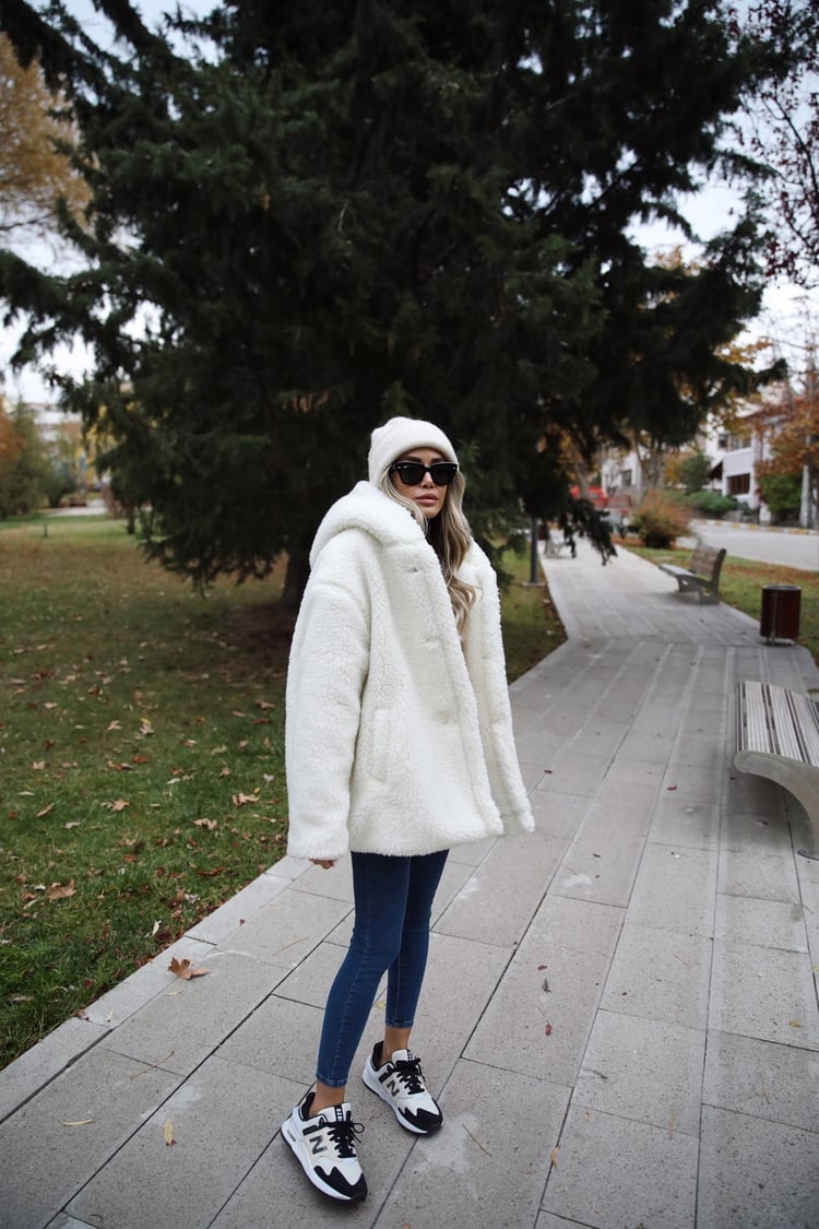Ekru Kapüşonlu Peluş Mont