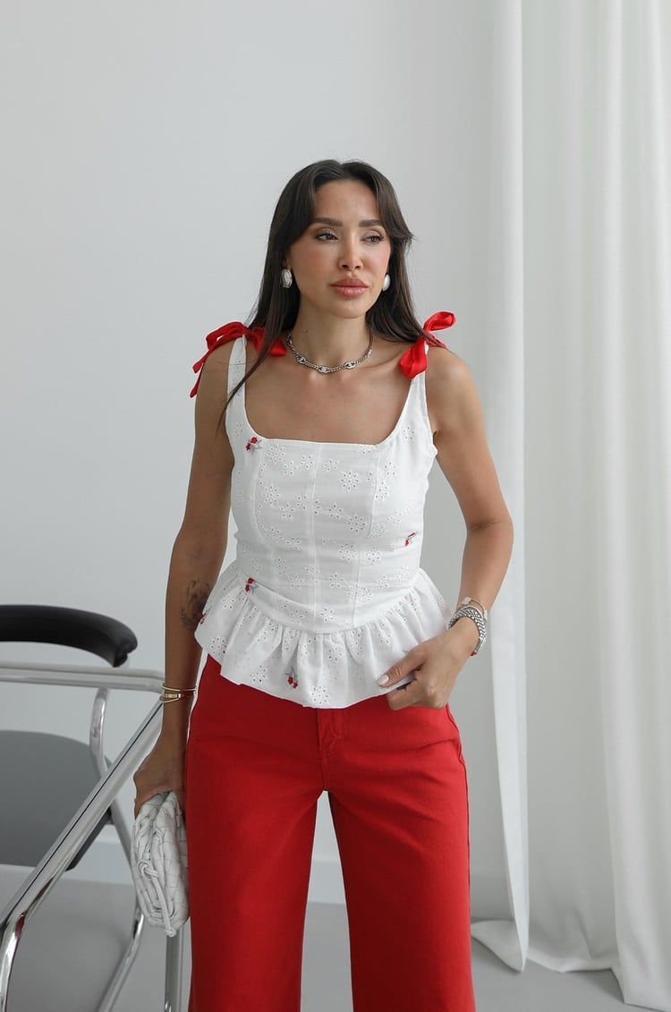Ekru Kırmızı Çiçek Nakışlı Fisto Bluz