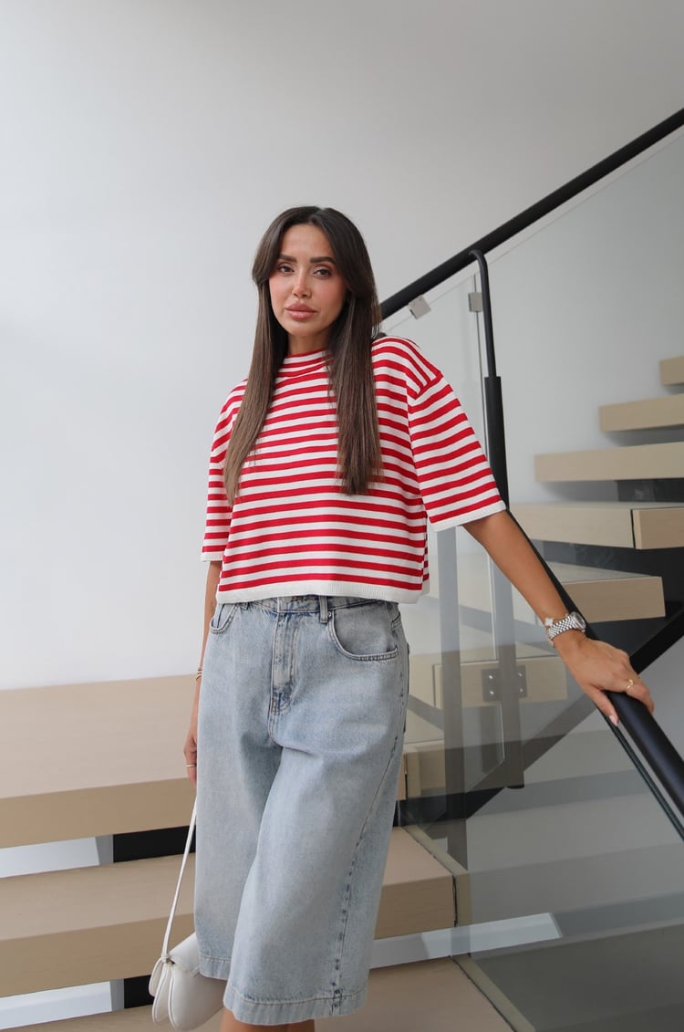 Ekru Kırmızı Striped Kısa Kollu Triko