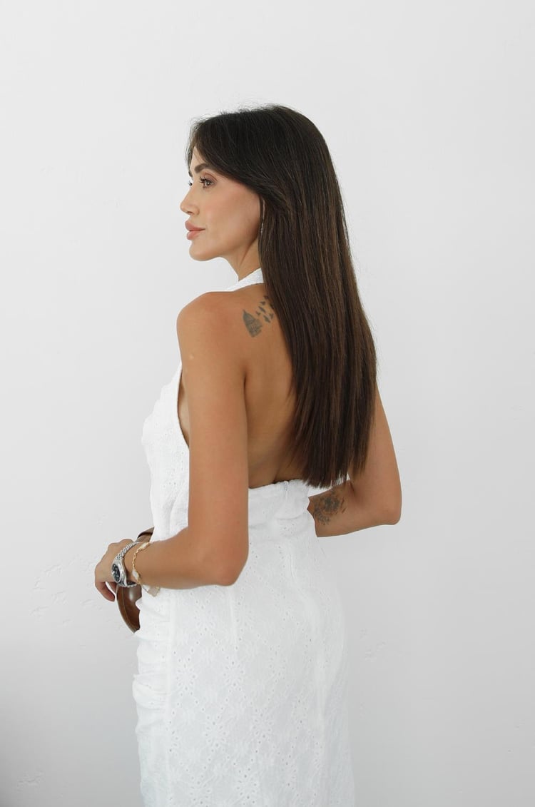 Ekru Önü Toka Detaylı Fistolu Elbise