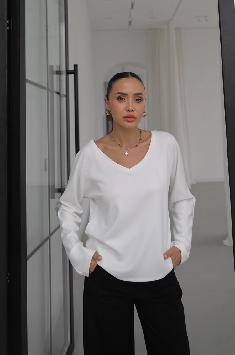 Ekru Önü Ve Arkası V Yaka Bluz