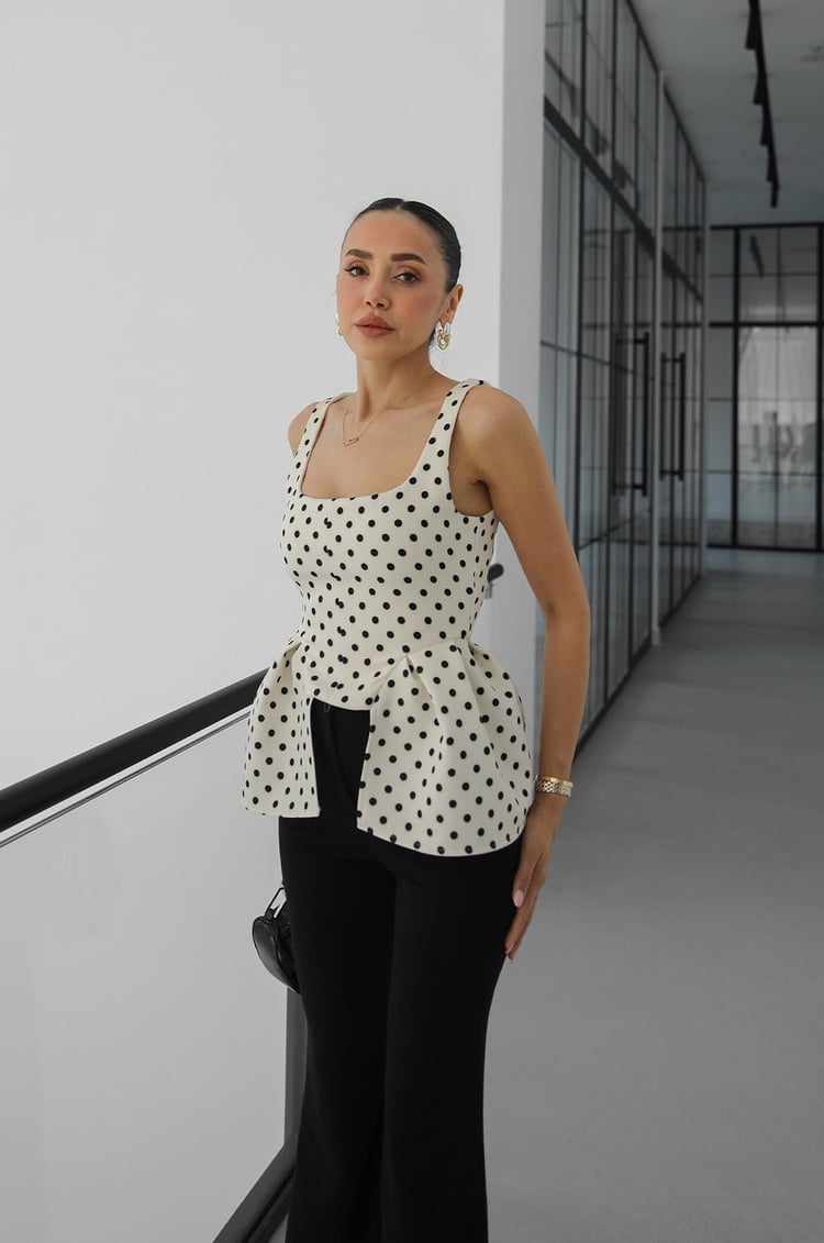 Ekru Peplum Detaylı Puantiyeli Bluz