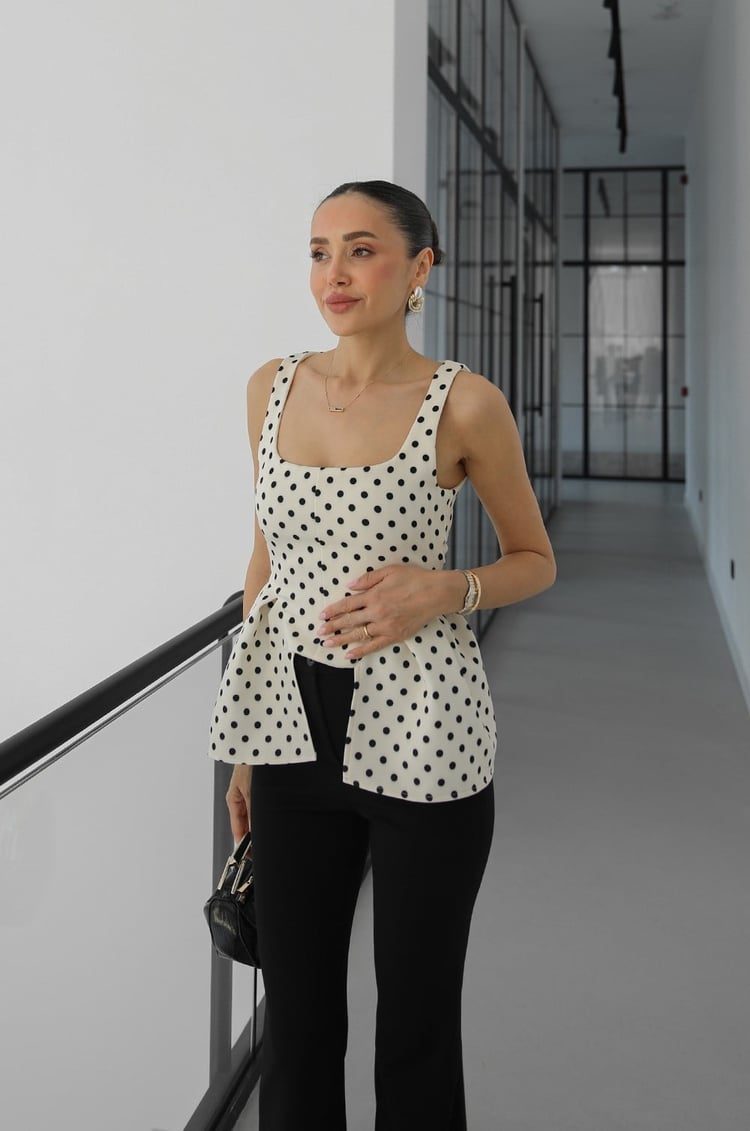 Ekru Peplum Detaylı Puantiyeli Bluz