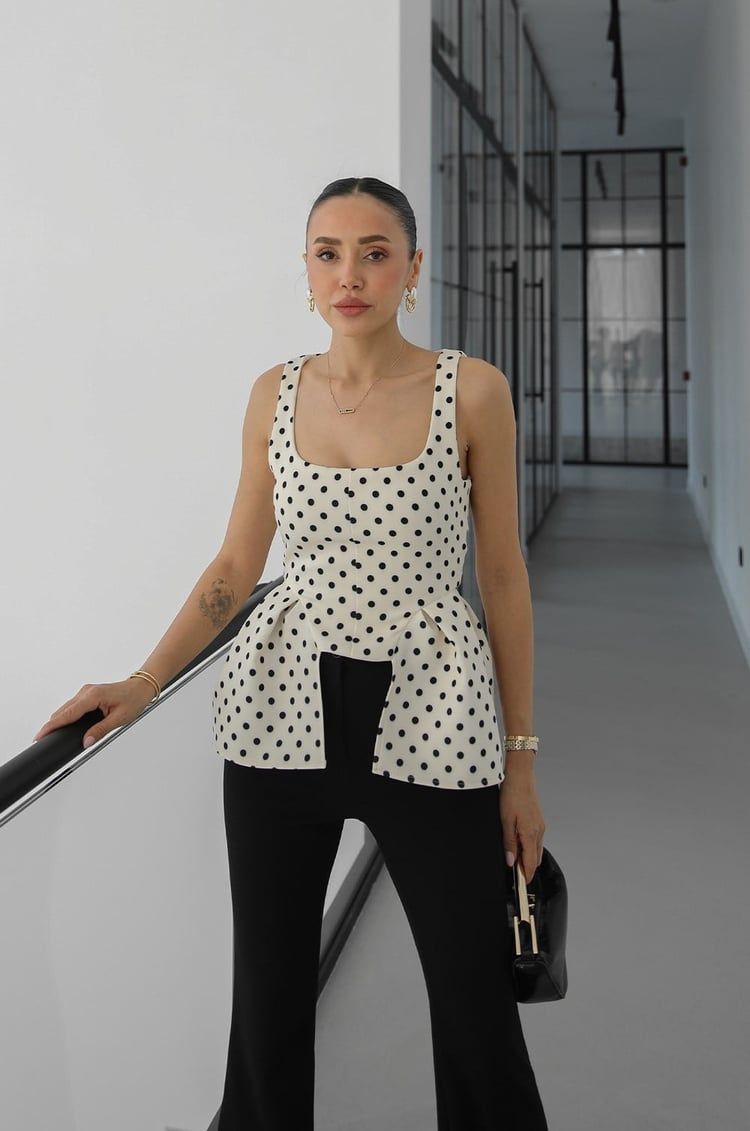 Ekru Peplum Detaylı Puantiyeli Bluz