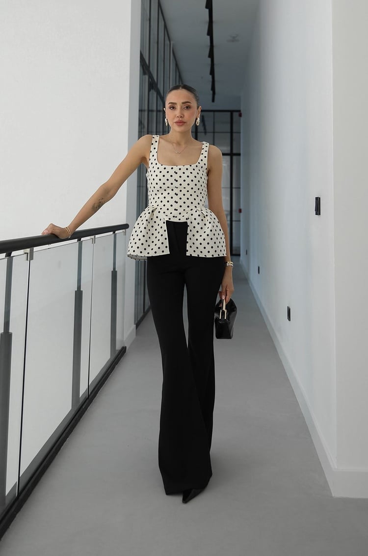 Ekru Peplum Detaylı Puantiyeli Bluz