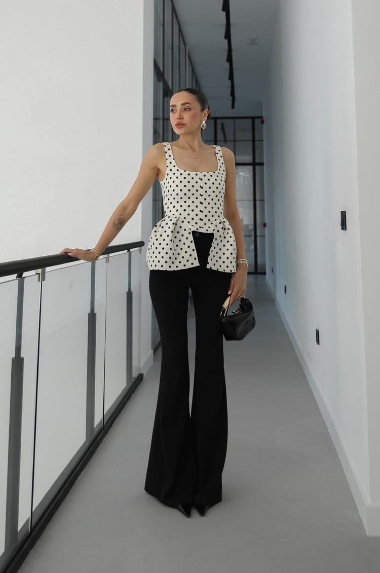 Ekru Peplum Detaylı Puantiyeli Bluz