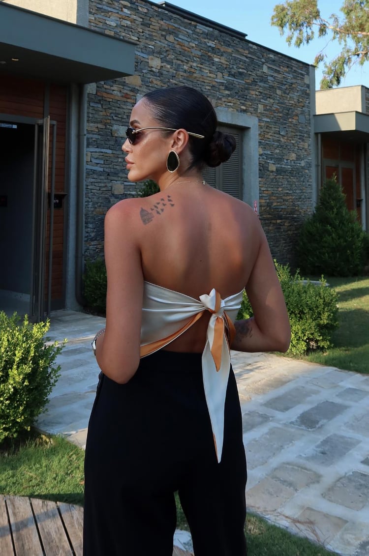 Ekru Shawl Desenli Arkası Bağlamalı Bluz