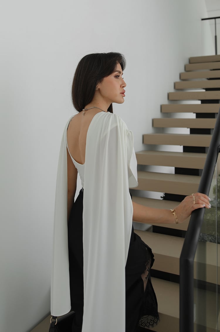 Ekru Yaka Detaylı Bodysuit Bluz