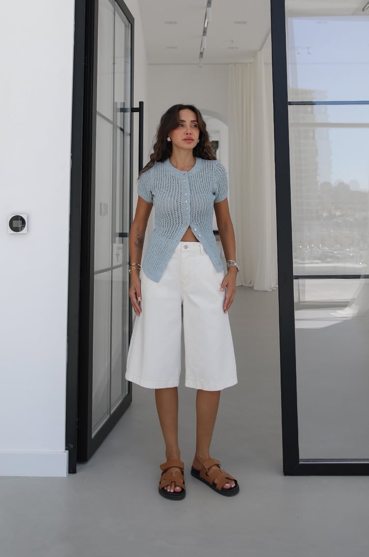 Ekru Yanları Cepli Kapri Denim Şort