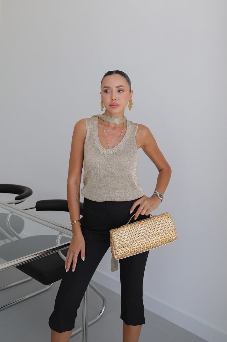 Gold Fular Detaylı Simli Bluz