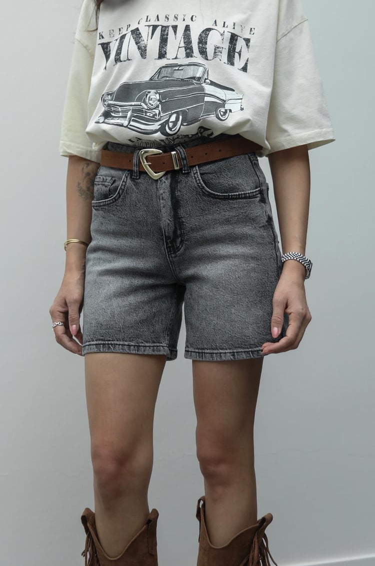 Gri Yıkamalı Fit Denim Şort