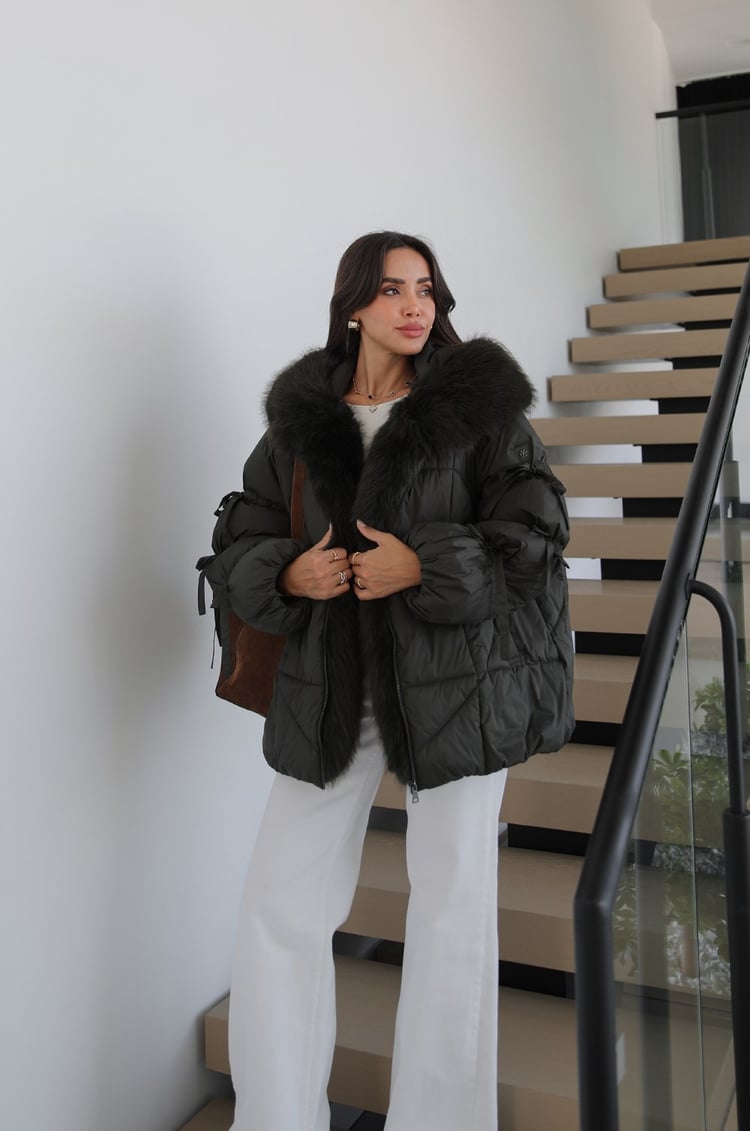 Haki Kolları Bağcık Detaylı Kürklü Mont