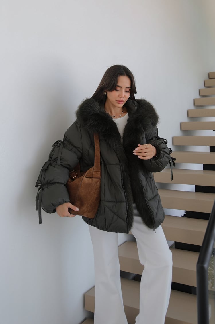 Haki Kolları Bağcık Detaylı Kürklü Mont