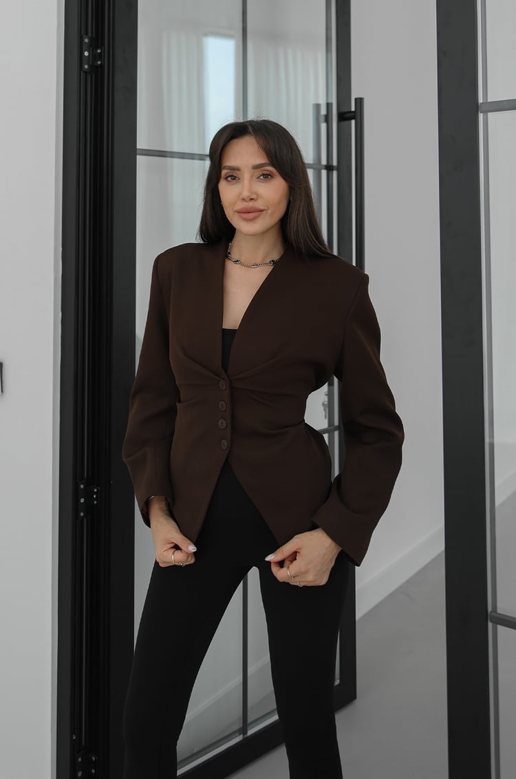 Kahverengi Arkası Bağlama Detaylı Blazer Ceket