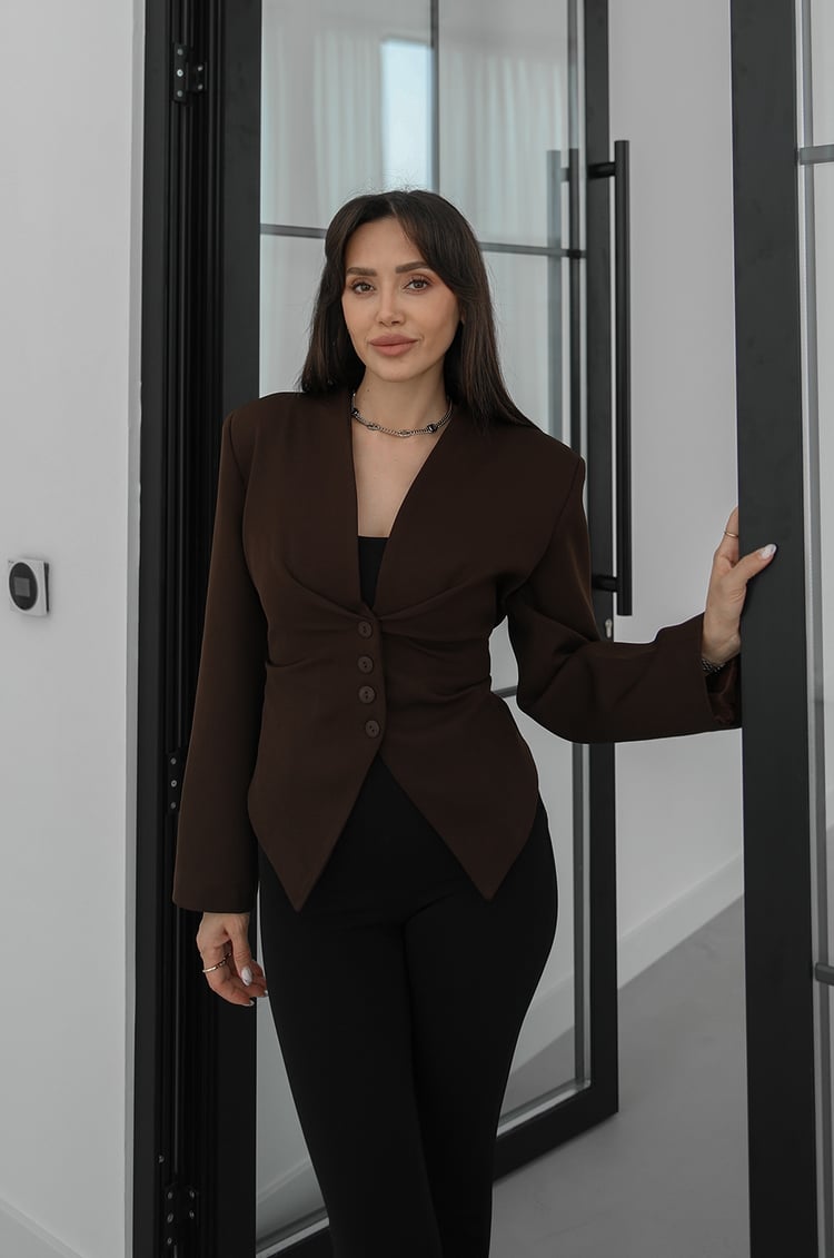 Kahverengi Arkası Bağlama Detaylı Blazer Ceket