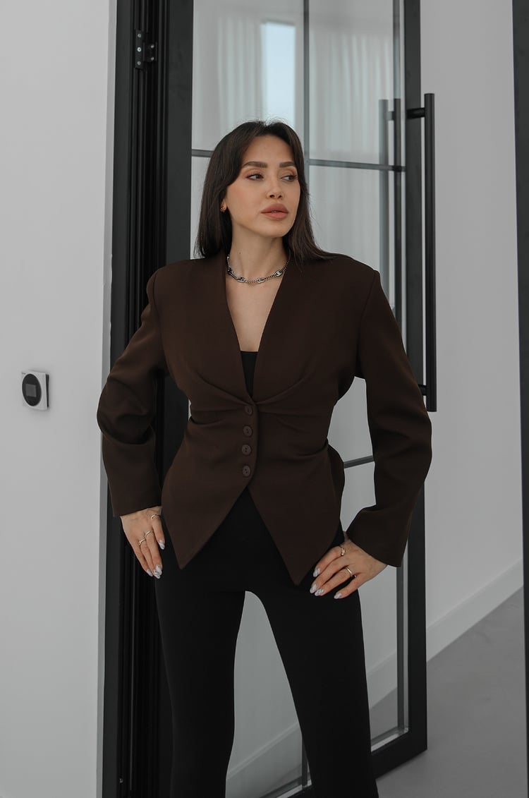 Kahverengi Arkası Bağlama Detaylı Blazer Ceket