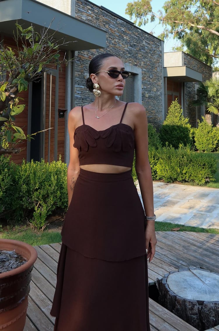 Kahverengi Çiçek Detaylı Crop Etek Keten Takım