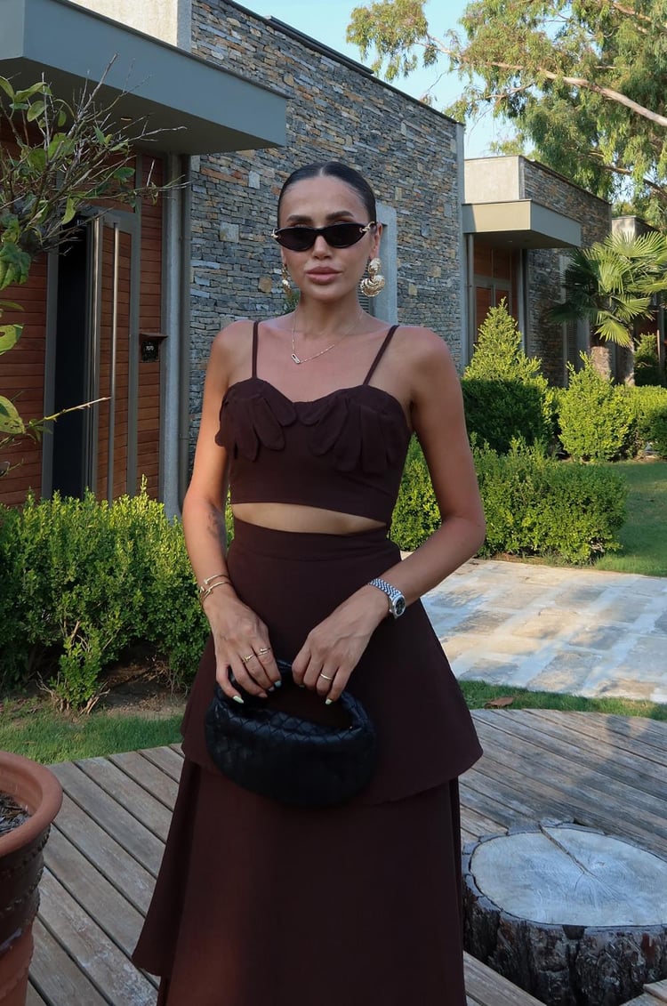 Kahverengi Çiçek Detaylı Crop Etek Keten Takım